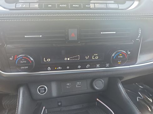Used 2023 Nissan Rogue Platinum FWD image 24