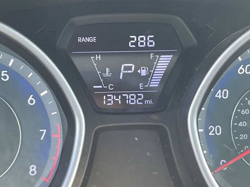 Used 2014 Hyundai Elantra SE w/ Option Group 02 FWD image 13