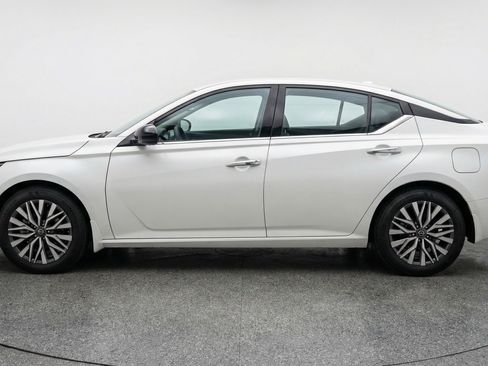 Used 2025 Nissan Altima 2.5 SV FWD image 5