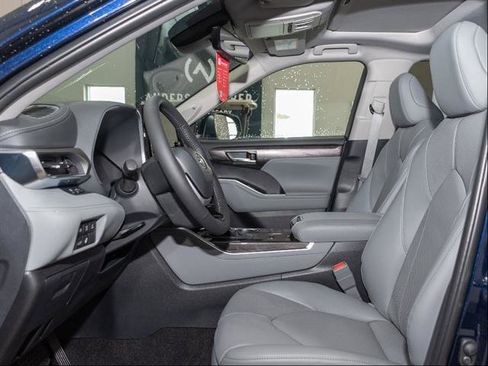 New 2026 Toyota Highlander Limited AWD/4WD image 8