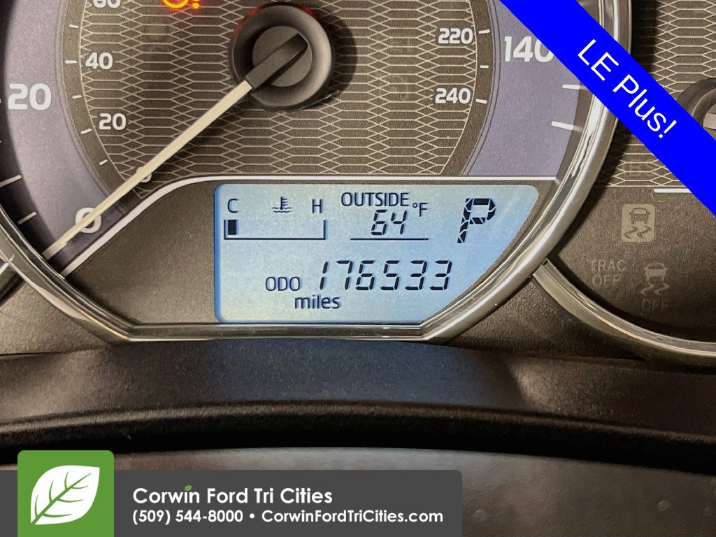 Used 2016 Toyota Corolla LE FWD image 2