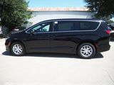 New 2025 Chrysler Pacifica Select image 2