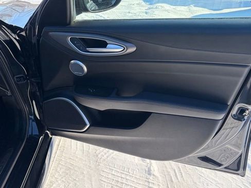 Used 2022 Alfa Romeo Giulia Veloce image 35