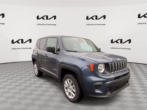 Used 2023 Jeep Renegade Latitude AWD/4WD image 2