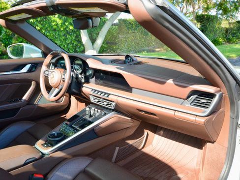 Used 2021 Porsche 911 AWD/4WD image 25