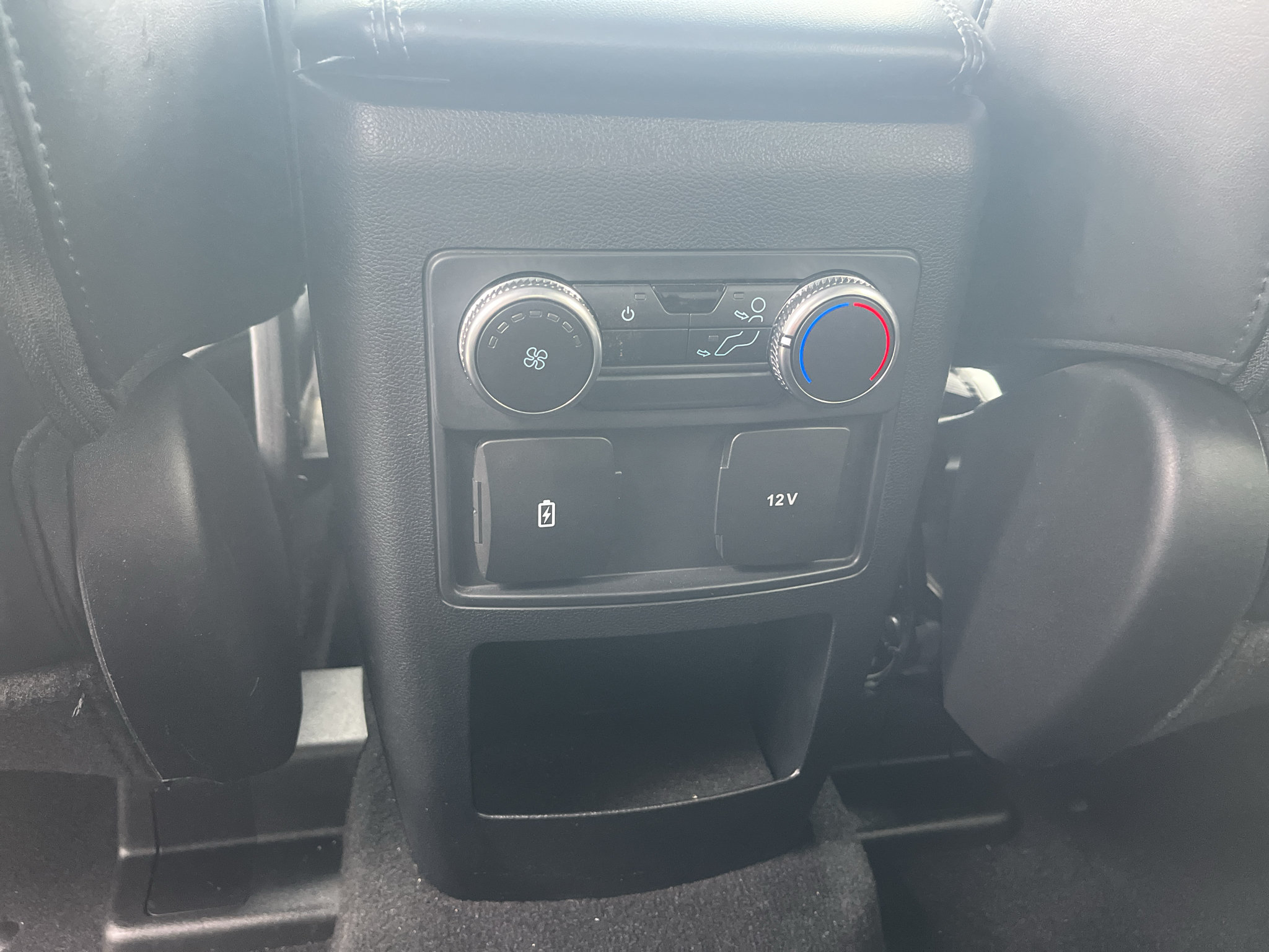 Used 2021 Ford Explorer XLT w/ Equipment Group 202A AWD/4WD image 27