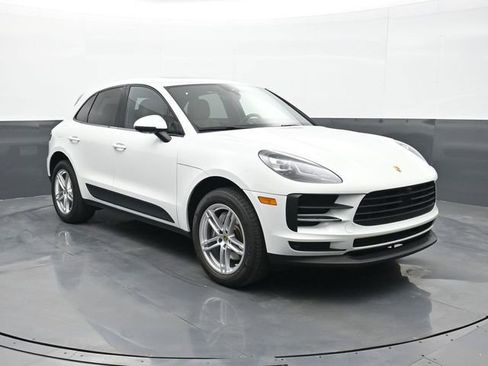 Certified 2021 Porsche Macan image 25