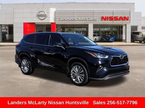Used 2023 Toyota Highlander Platinum image 1