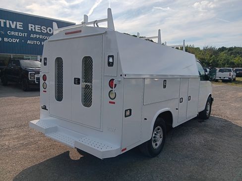 Used 2016 Chevrolet Express 3500 RWD image 5