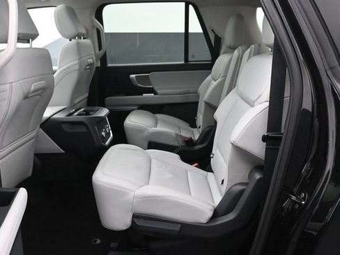 Certified 2025 Ford Expedition Max Platinum w/ Driver's Package AWD/4WD image 21