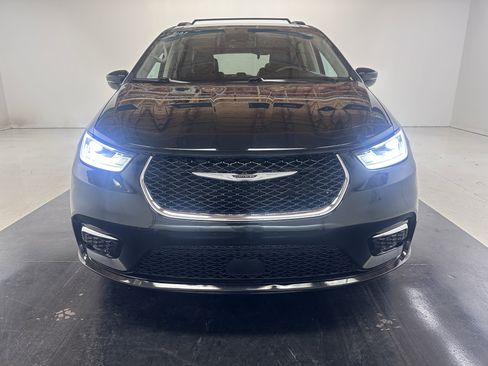 Used 2022 Chrysler Pacifica Touring-L image 66