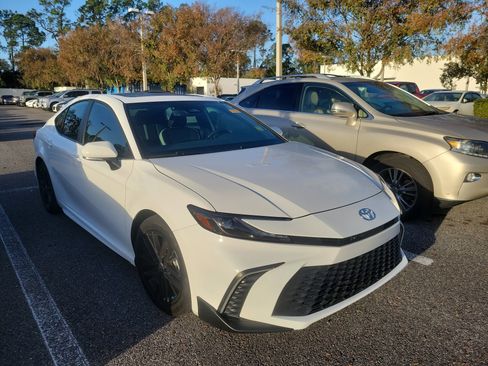 Certified 2025 Toyota Camry SE image 6