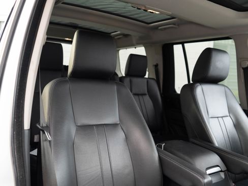 Used 2016 Land Rover LR4 HSE Silver Edition AWD/4WD image 35