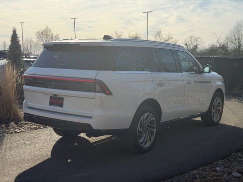 New 2026 Lincoln Navigator Reserve image 5