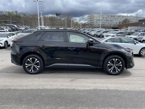 Used 2023 Toyota bZ4X XLE w/ Weather Package image 7