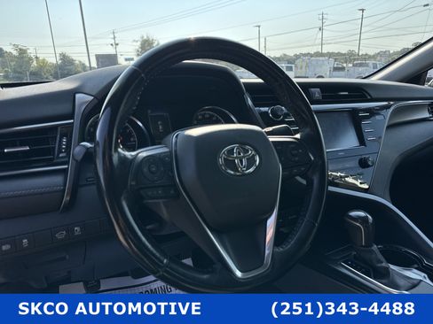 Used 2020 Toyota Camry SE image 19
