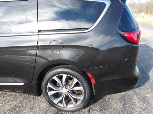 Used 2018 Chrysler Pacifica Limited w/ Tire & Wheel Group image 44