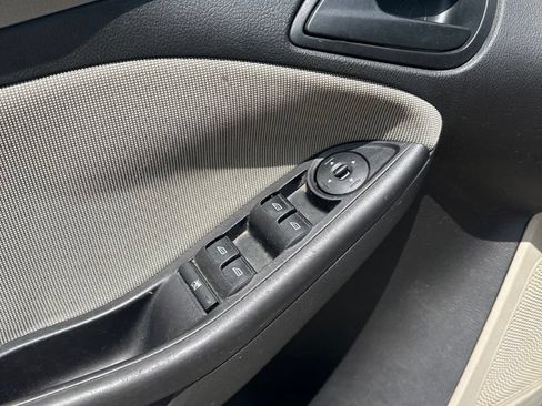 Used 2012 Ford Focus SE FWD image 9