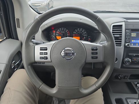 Used 2019 Nissan Frontier SV image 18