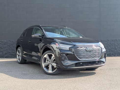 New 2025 Audi Q4 e-tron Prestige image 3