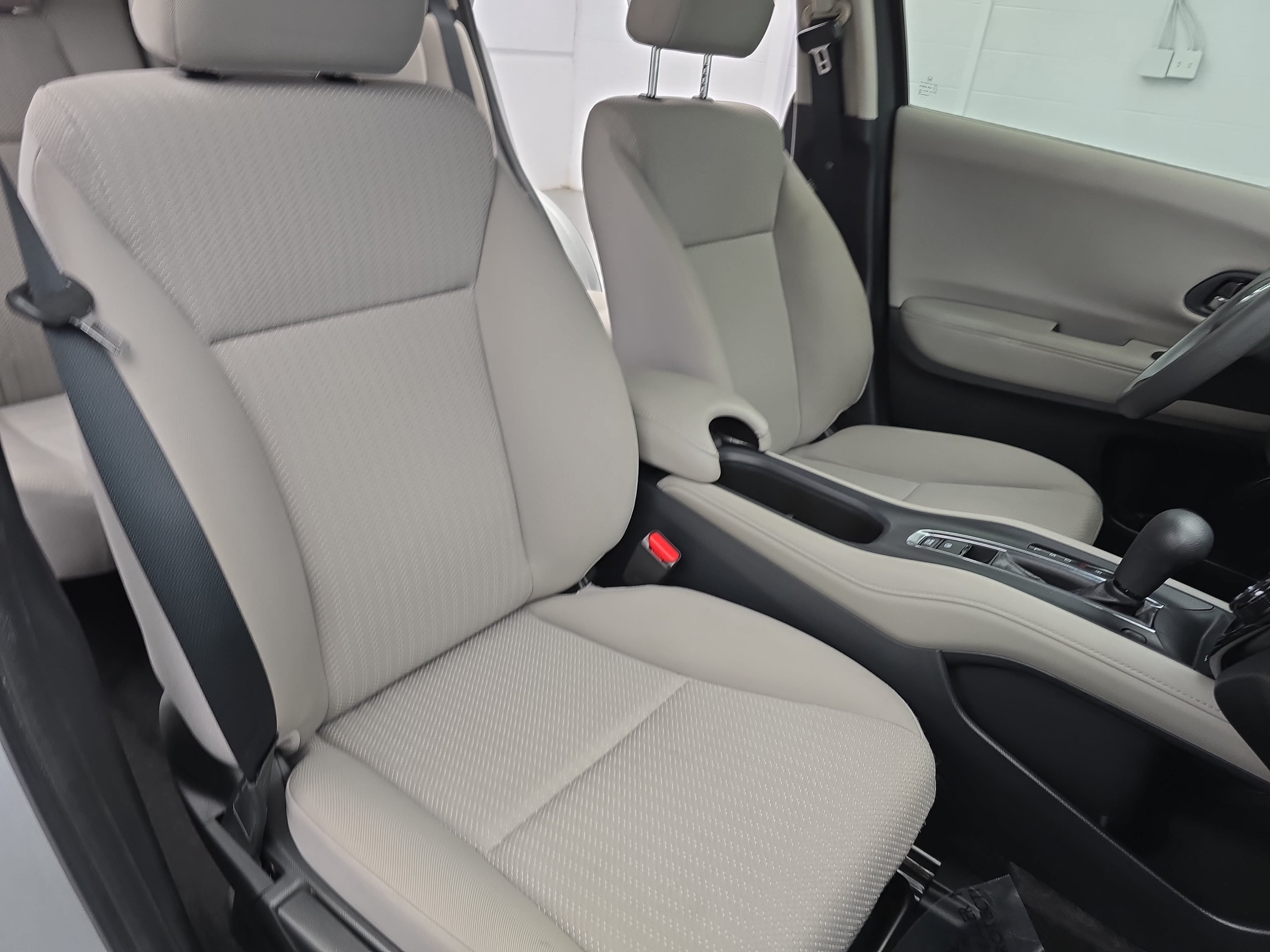Used 2016 Honda HR-V LX image 10