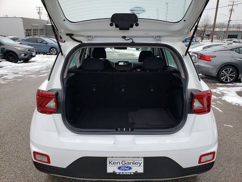 Used 2020 Hyundai Venue SEL w/ Convenience + Premium Package image 16