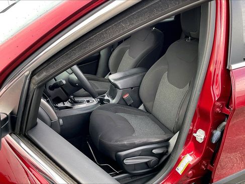 Certified 2019 Jeep Cherokee Latitude w/ Popular Appearance Group image 24