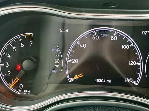 Used 2021 Jeep Grand Cherokee Limited RWD image 12
