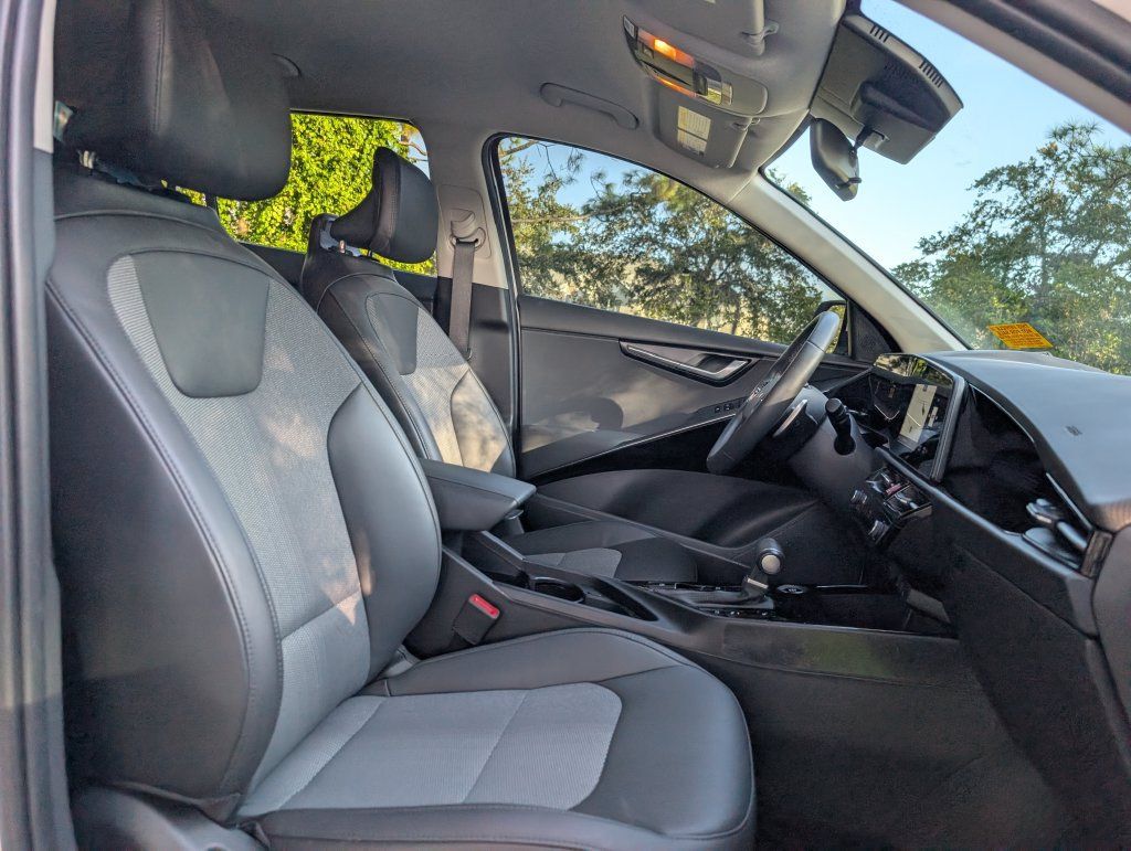 Used 2025 Kia Niro EX FWD image 18