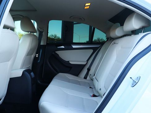 Used 2017 Volkswagen Jetta SE image 30