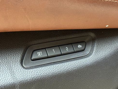 Used 2016 Cadillac Escalade ESV Luxury image 17