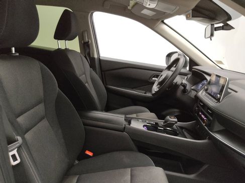 Used 2024 Nissan Rogue SV FWD image 21