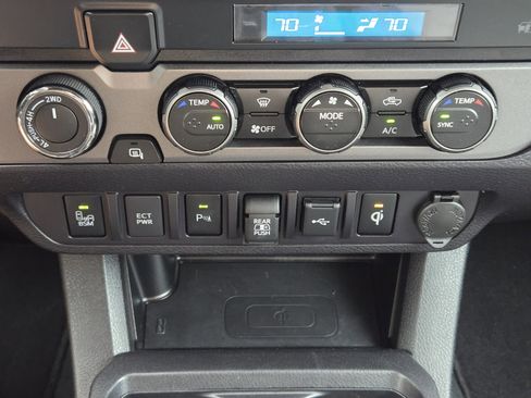 Used 2023 Toyota Tacoma TRD Off-Road w/ Technology Package AWD/4WD image 15