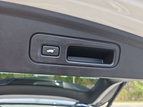 Used 2025 Acura MDX SH-AWD w/ Technology Package image 14