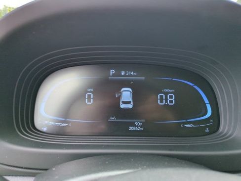 Used 2025 Hyundai Venue SEL FWD image 16