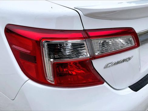 Used 2012 Toyota Camry XLE w/ Leather Pkg FWD image 29