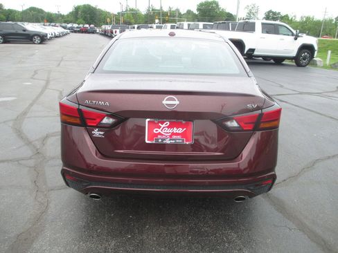 Used 2024 Nissan Altima 2.5 SV w/ SV Premium Package FWD image 7