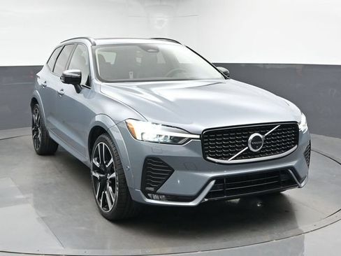 Used 2023 Volvo XC60 B5 Ultimate w/ Climate Package FWD image 2