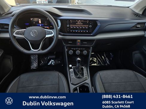 Used 2023 Volkswagen Taos SE w/ Panoramic Sunroof Package FWD image 14