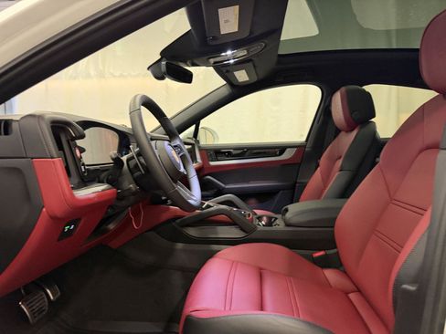 New 2026 Porsche Cayenne S image 5