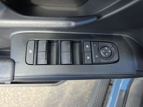 Used 2025 Toyota 4Runner SR5 AWD/4WD image 27
