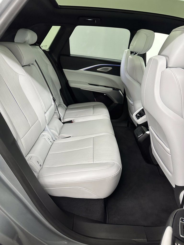 Used 2024 Cadillac Lyriq Luxury AWD/4WD image 32