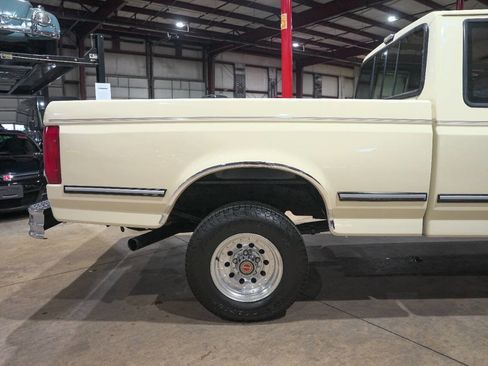 Used 1993 Ford F150 XL AWD/4WD image 9