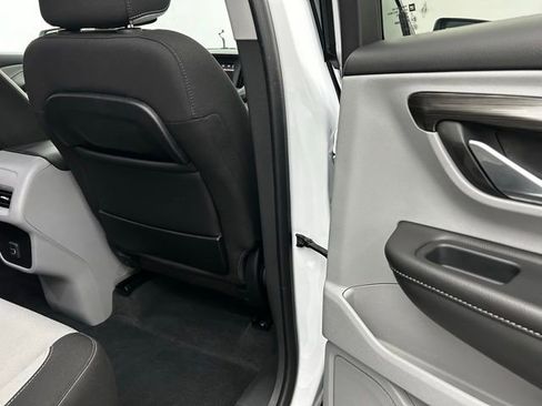 Used 2023 GMC Terrain SLE w/ Driver Convenience Package image 33