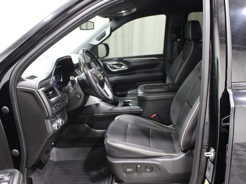 Used 2022 GMC Yukon XL SLT w/ SLT Luxury Package AWD/4WD image 3