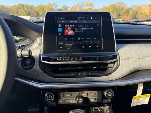 New 2026 Jeep Compass Latitude image 24