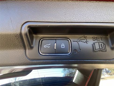 Certified 2022 Ford Explorer XLT w/ Equipment Group 202A image 8