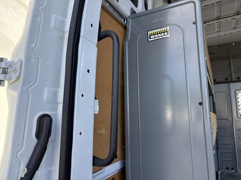 Used 2018 Nissan NV 2500 SV image 33