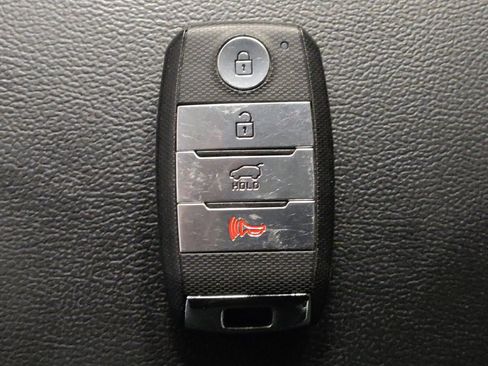 Used 2020 Kia Sorento S FWD image 32