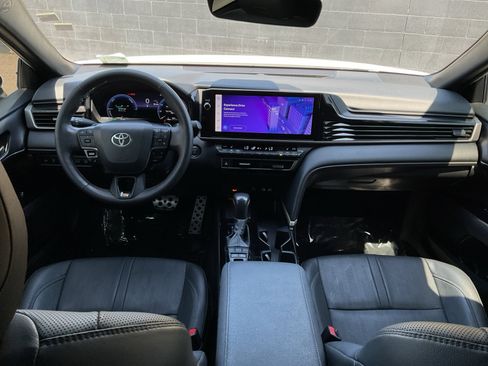 Used 2025 Toyota Camry XSE FWD image 17